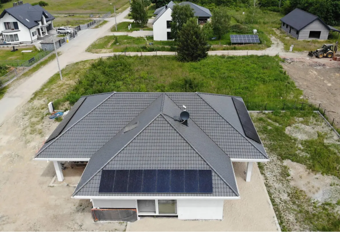 Fotowoltaika na dachu domu jednorodzinnego Młochów