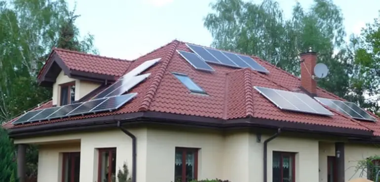 Fotowoltaika Bobrowiec mazowieckie panele na dachu domu jednorodzinnego